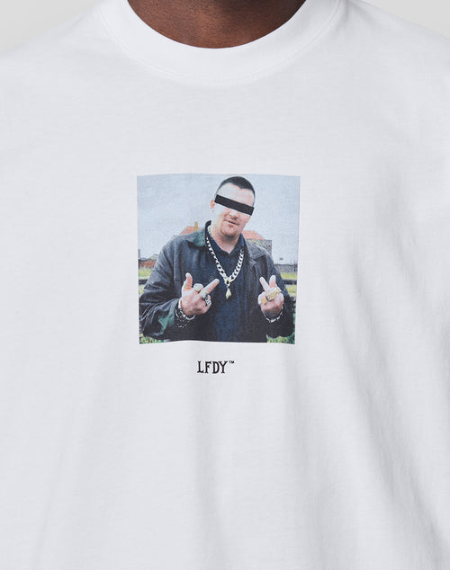 The LFDY Gambling Tee by LIVE FAST DIE YOUNG is a white Regular Fit T-shirt made from 100% Baumwolle, featuring a bold front print of a man with a black bar over his eyes, wearing jewelry and making hand signs, with LFDY™ text below.