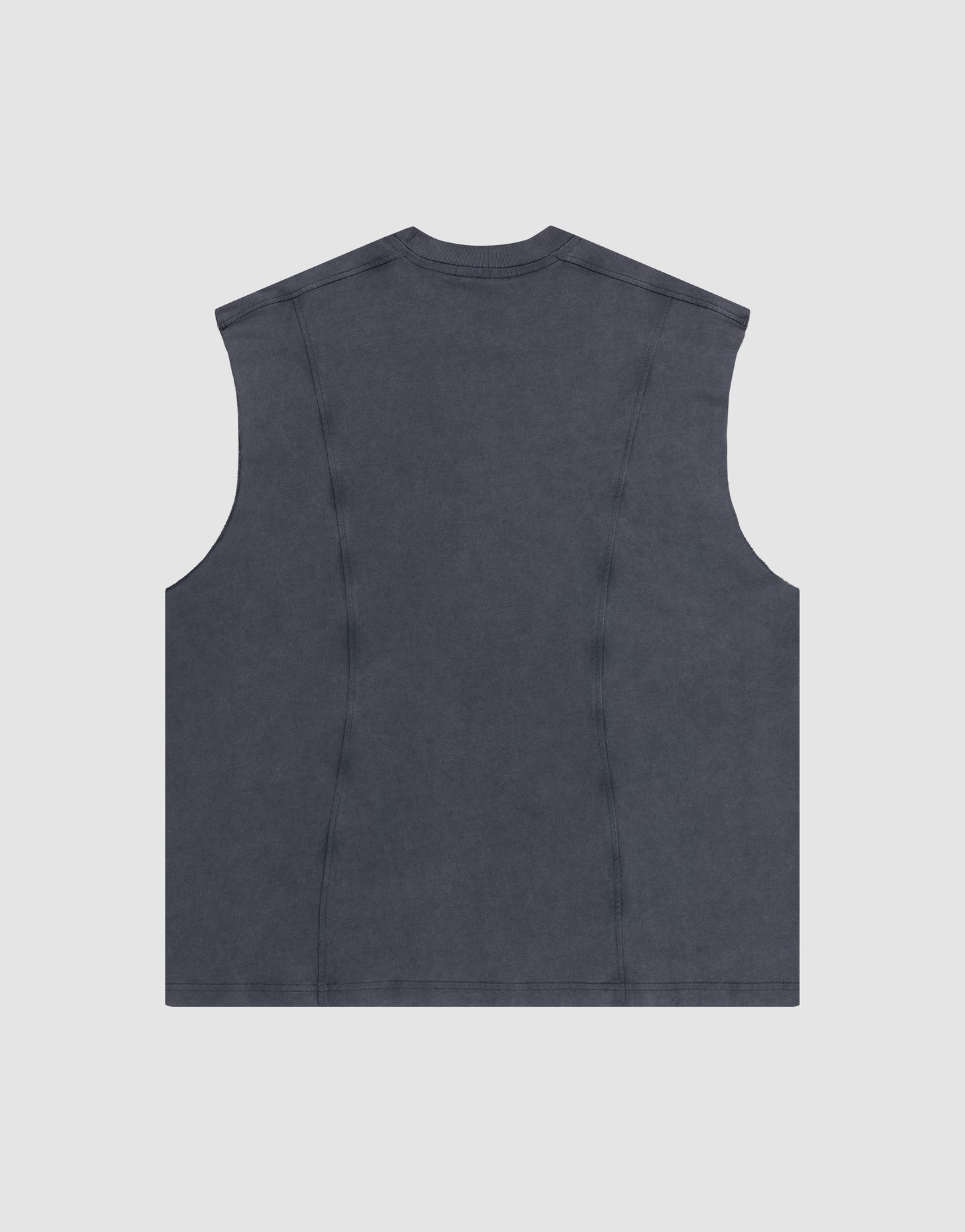 The LIVE FAST DIE YOUNG Heavy Muscle Tank in dark gray is sleeveless, shown from the back on a light gray background. Made from 100% Baumwolle, it features simple seams and a crew neckline without fastenings or embellishments.