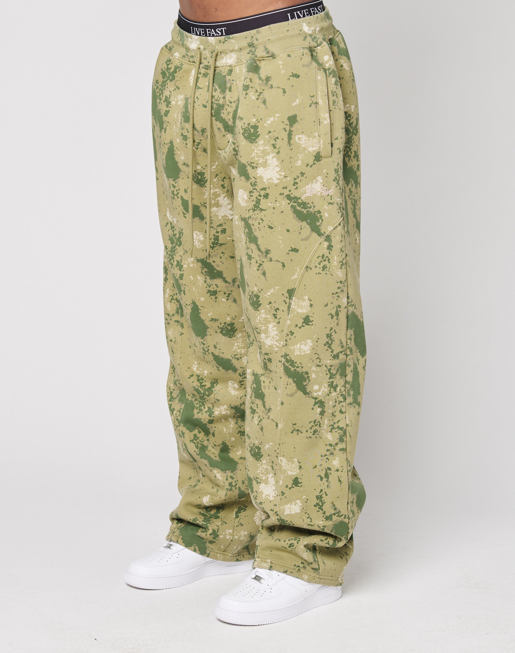 Camo Wide Jogger Camouflage: Authentic Streetwear – LIVE FAST DIE