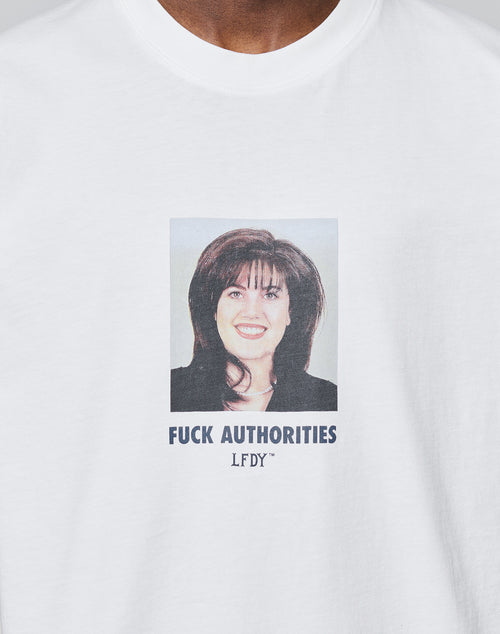 LFDY Authorities Tee Weiß Frontprint Nahaufnahme
