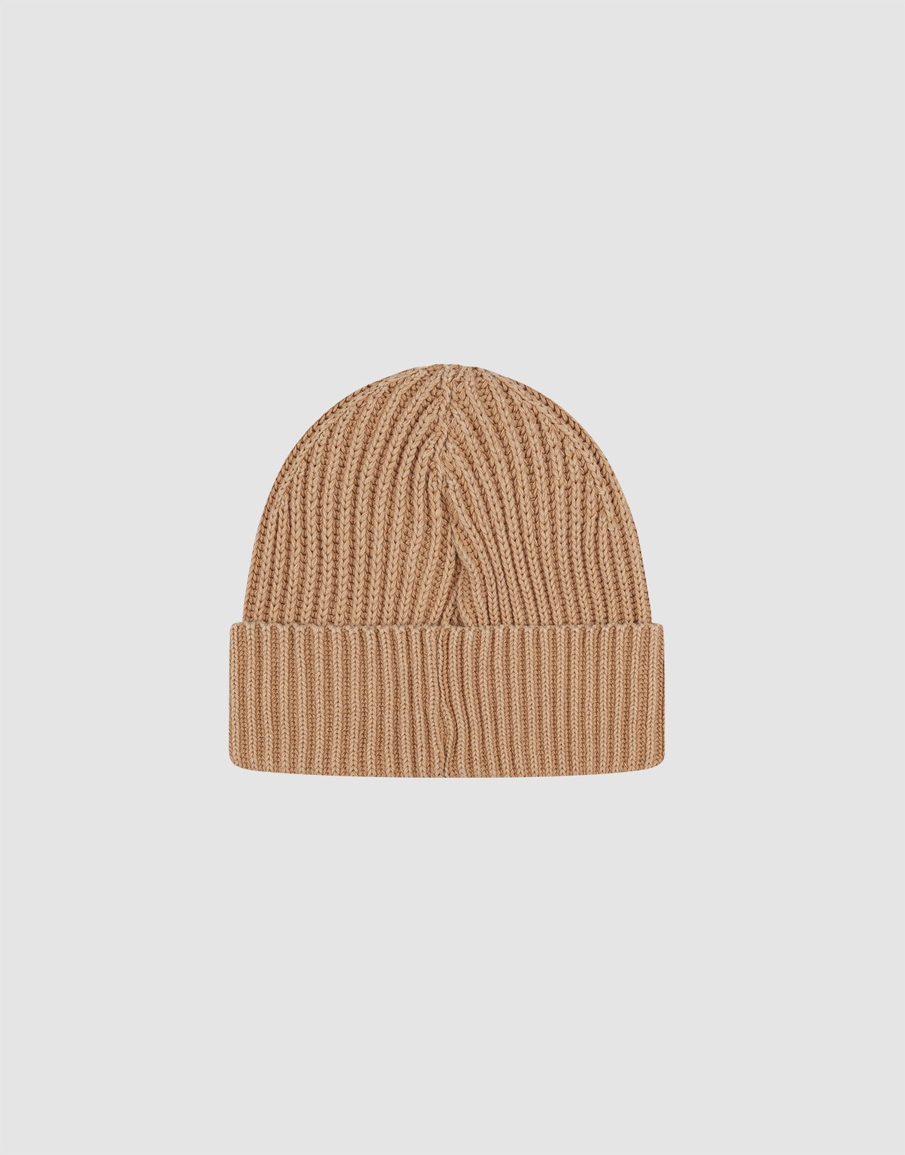 A beige Rib Knit Beanie aus 100% Baumwolle von LIVE FAST DIE YOUNG mit umgeschlagenem Saum, präsentiert vor schlichtem hellgrauem Hintergrund. One Size für vielseitigen Tragekomfort.