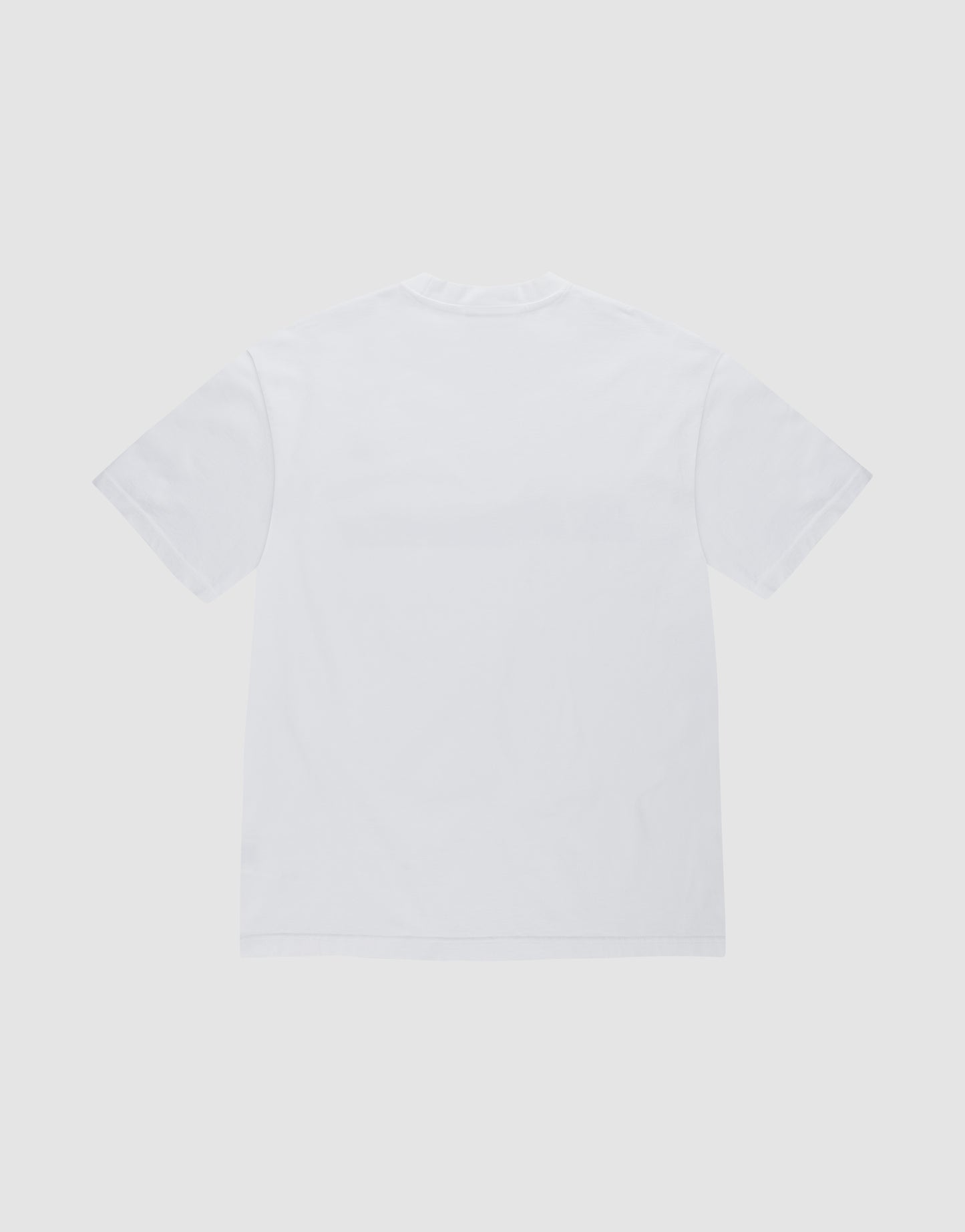 The LFDY Europe Run Tee by LIVE FAST DIE YOUNG is a plain white, short-sleeve T-shirt in an Oversize Fit, shown from the back and laid flat on a light gray background. Made from 100% Baumwolle (cotton).