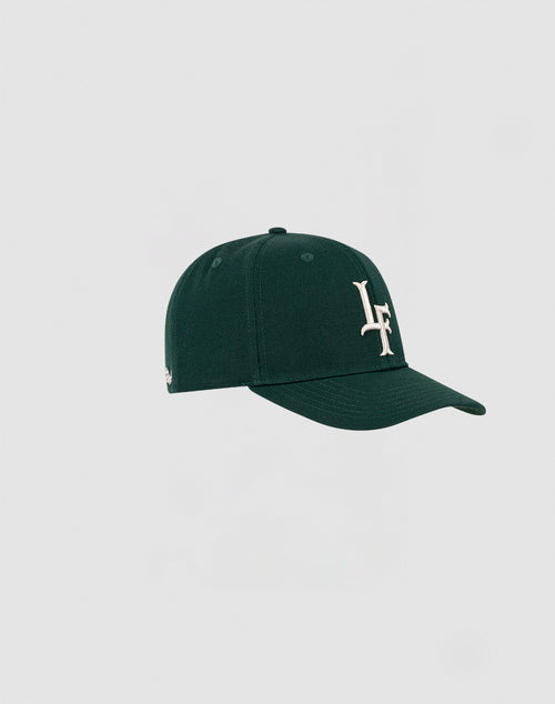 The LF Snapback by LIVE FAST DIE YOUNG features a dark green design with a white LF logo on the front and Mit Snapverschluss, shown against a light gray backdrop. Model: LF2308-14417.