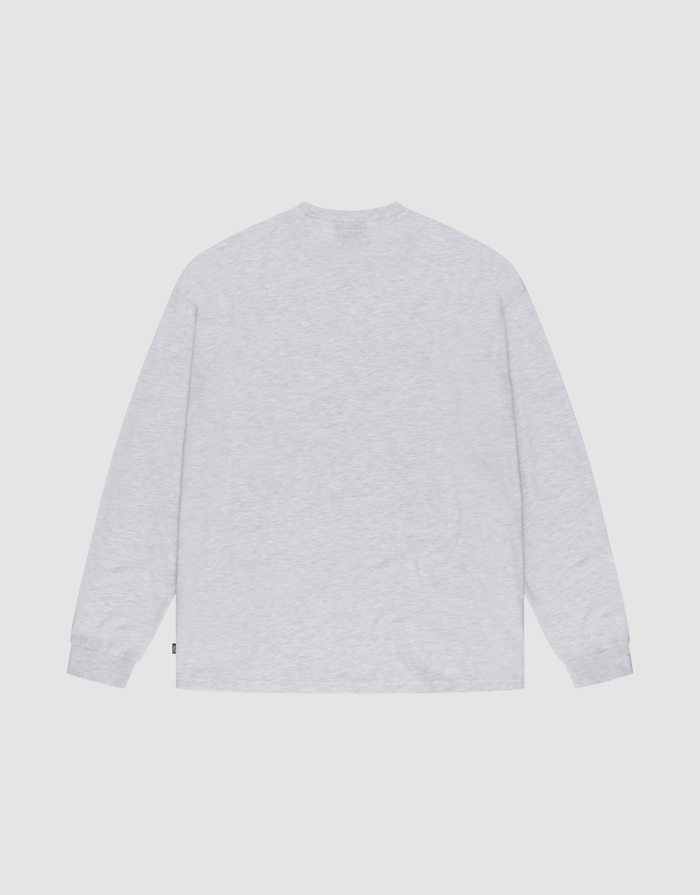 The LIVE FAST DIE YOUNG Basic Longsleeve is a plain, light gray oversized shirt laid flat with the back facing up, featuring a simple design with no visible logos and made from 100% Baumwolle for comfort and breathability.