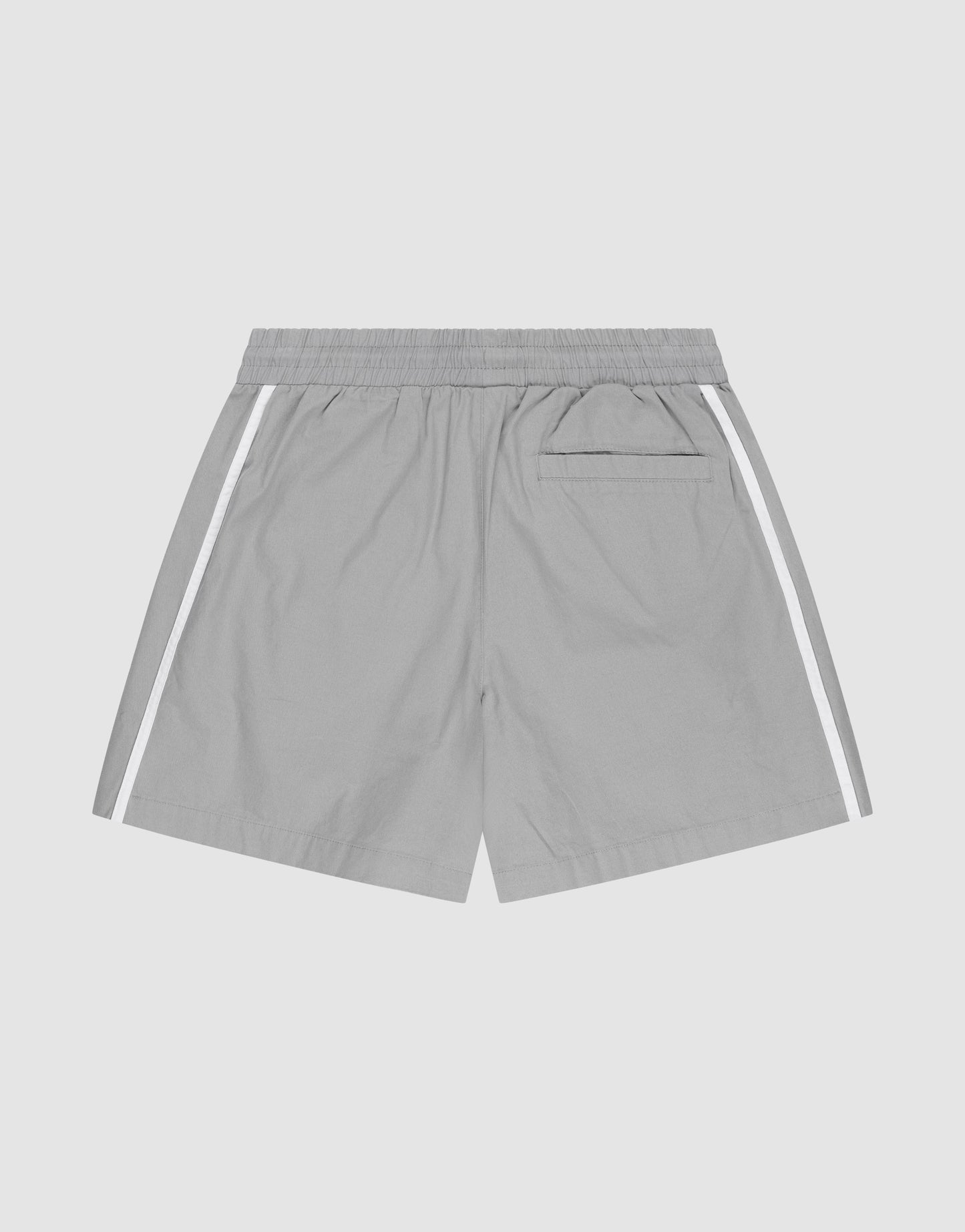 The LIVE FAST DIE YOUNG Basic Cotton Shorts feature a regular fit, soft Baumwolle fabric, elastic waistband, right back pocket, and white side stripes. Shown laid flat on a light gray background.
