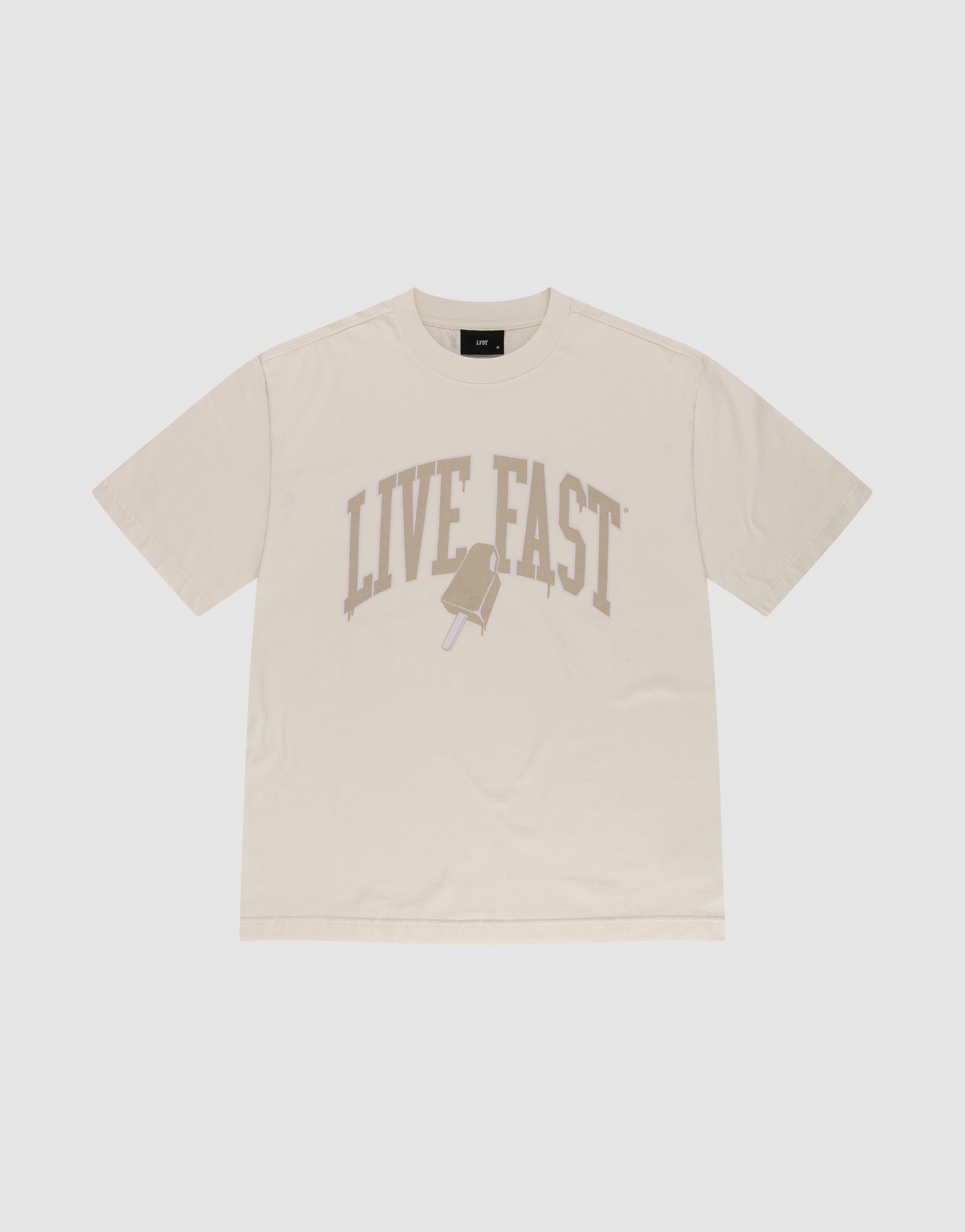 The LIVE FAST DIE YOUNG "Live Fast Ice Tee" is a beige, 100% Baumwolle oversized t-shirt with a popsicle illustration and bold beige "LIVE FAST" front print, shown on a plain white background.