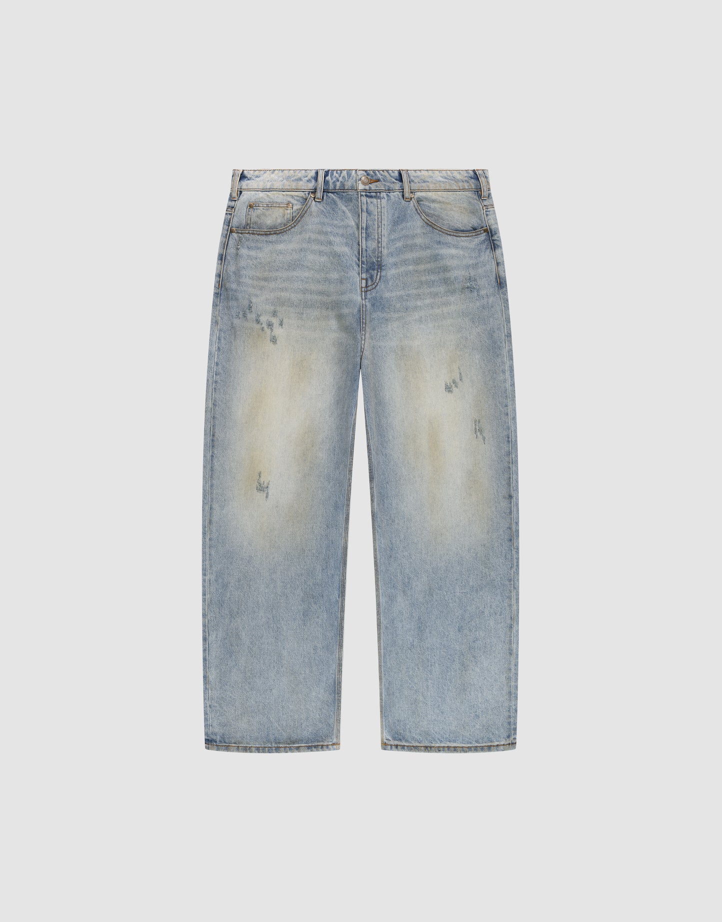 The LFDY Baggy Dirt Denim by LIVE FAST DIE YOUNG features a baggy fit, wide legs, light blue wash with faded, distressed details and whiskering. Made from 100% Baumwolle for comfort and durability, with classic five-pocket styling.