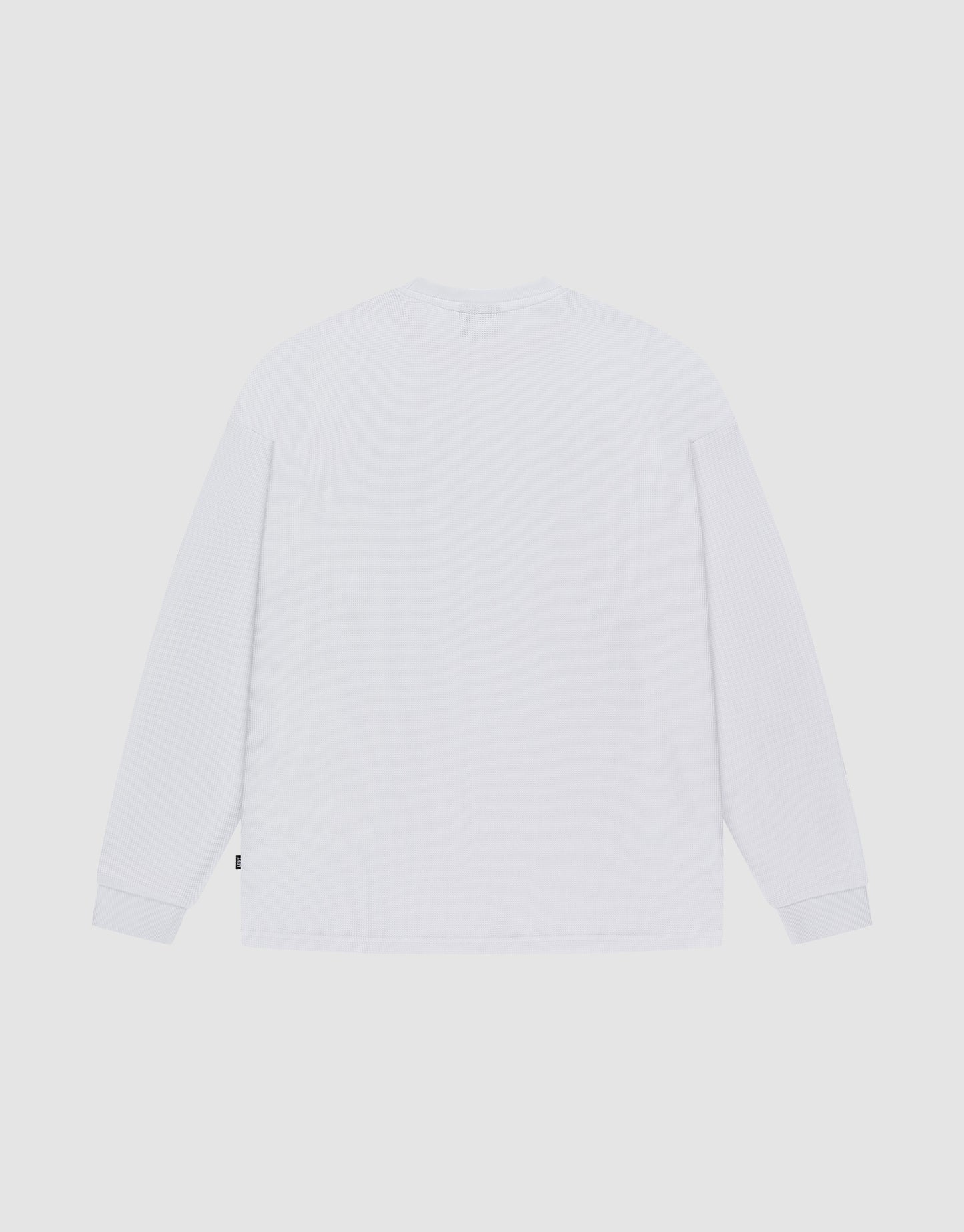 The LIVE FAST DIE YOUNG Blank Waffle Longsleeve is shown flat with the back visible against a light background. Made from 100% Baumwolle, it features an Oversize Fit, crew neckline, and Ripp-Bündchen cuffs for comfort.