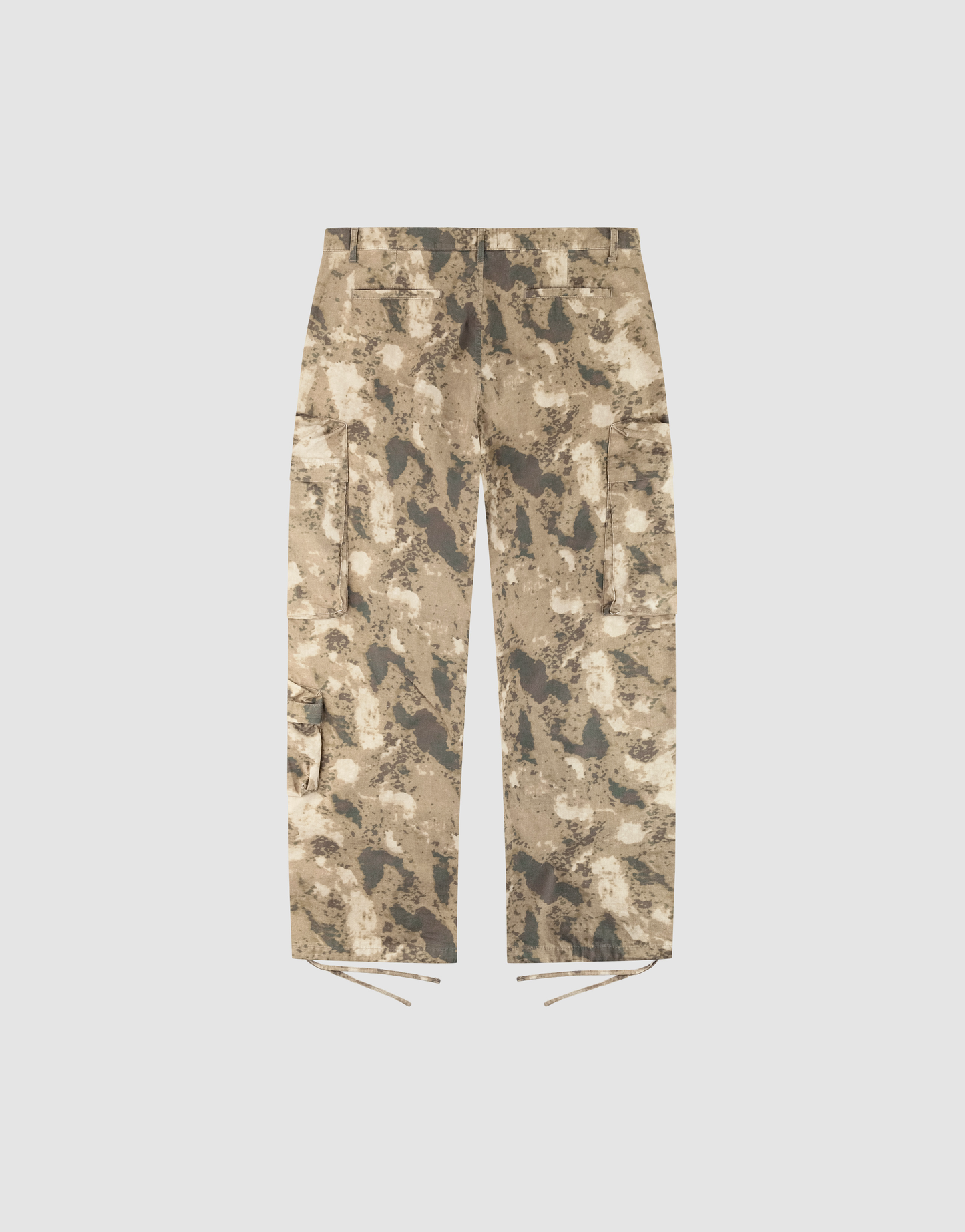 The LFDY Cargo pants by LIVE FAST DIE YOUNG feature a beige, brown, and green camo print, wide fit style, side pockets, adjustable ankle drawstrings, and are made from 100% Baumwolle. Shown on a plain light background.