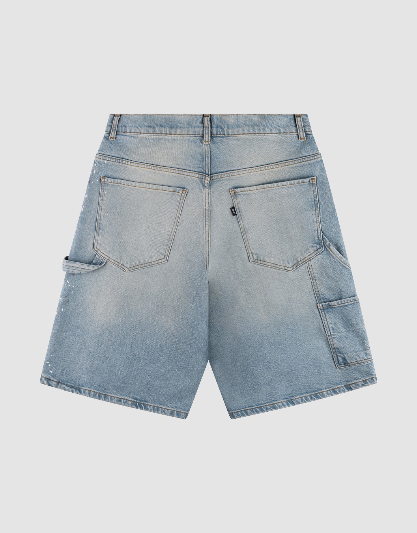 The LIVE FAST DIE YOUNG Carpenter Jorts are light blue, baggy-fit denim shorts with two large back pockets, an extra pocket with a loop detail, and a faded, worn-in look. Made from Baumwolle.