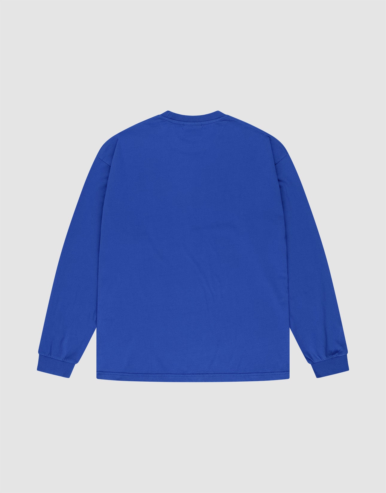 The Live Fast Archive Longsleeve by LIVE FAST DIE YOUNG is a plain, oversized blue shirt with a crew neck and ribbed cuffs, shown back-up on a light gray background. Crafted from 100% Baumwolle for comfort.