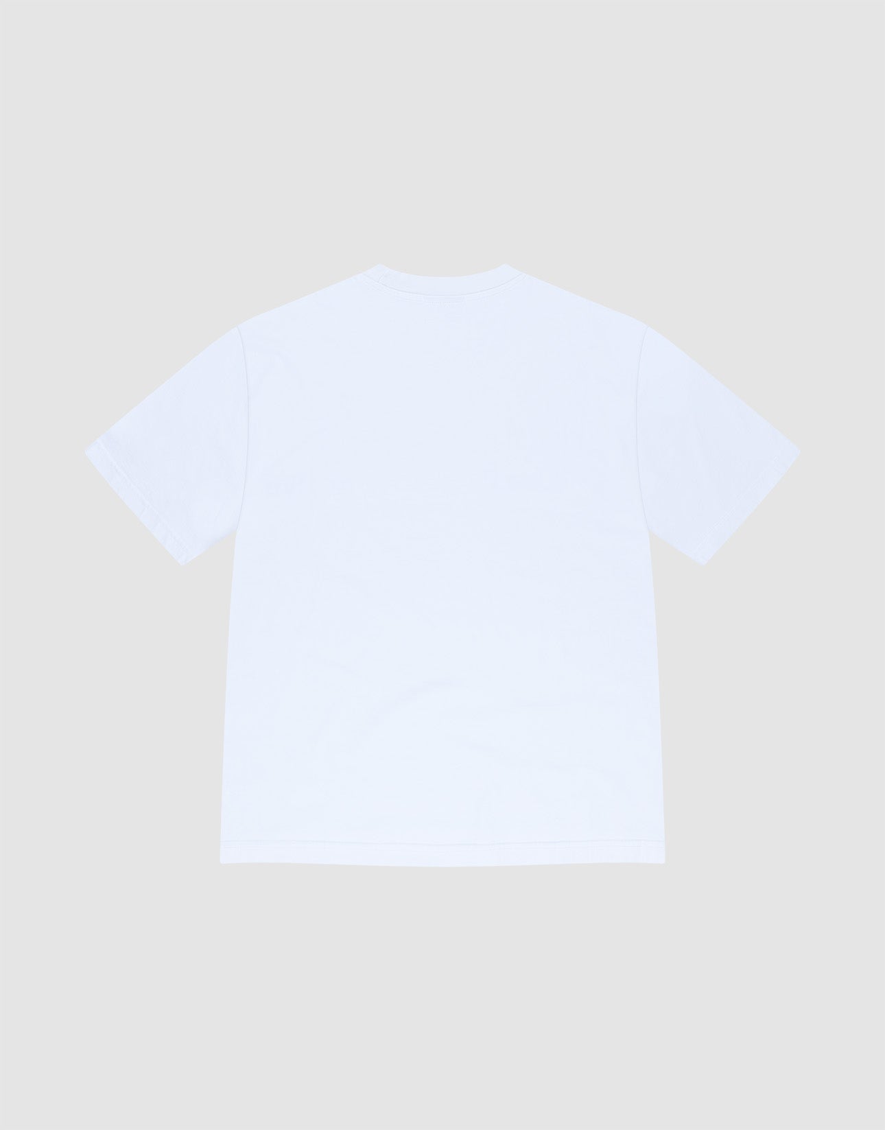 The Live Fast Archive Tee by LIVE FAST DIE YOUNG is a plain white short-sleeve t-shirt, shown from the back against a light gray background. Made from 100% Baumwolle, it features an Oversize Fit for comfort and style.