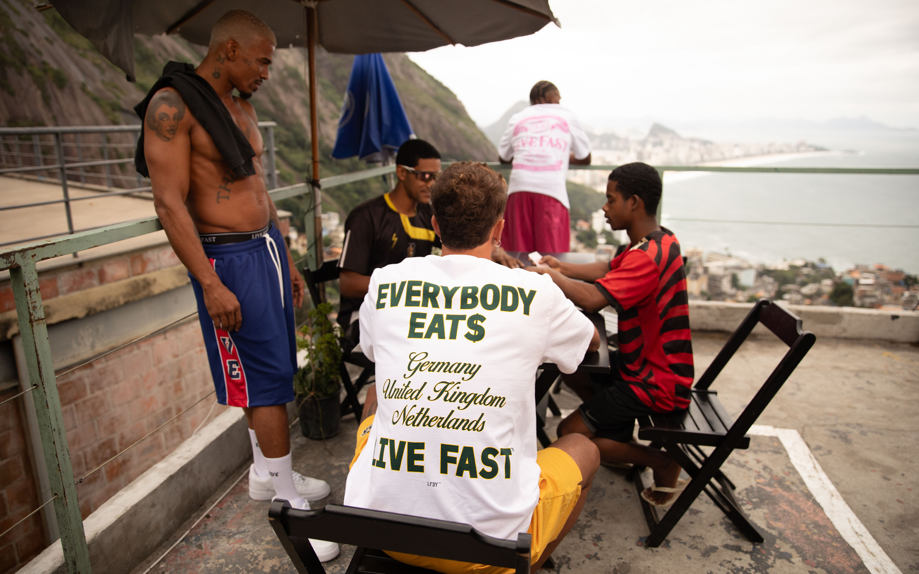 EVERYBODY EATS – LIVE FAST DIE YOUNG