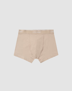 Die Live Fast Trunks (2 Pack) von LIVE FAST DIE YOUNG sind beige Herren-Boxershorts mit elastischem Bund und dezentem Logo, aus 96% Baumwolle, flach auf hellgrauem Hintergrund präsentiert.