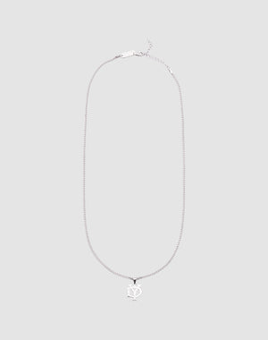 Die DY Blank Chain von LIVE FAST DIE YOUNG ist eine verstellbare Silberkette (925) mit NY-Pendant, präsentiert vor schlicht hellgrauem Hintergrund.