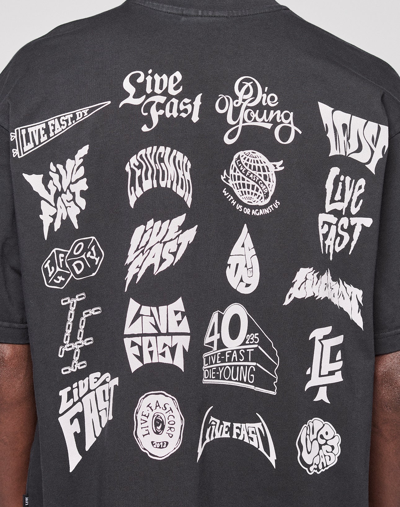 The LIVE FAST DIE YOUNG LFDY Logo Tee is a black, oversized shirt with striking white graphics and bold text like "Live Fast, Die Young" across the back. Made from 100% Baumwolle for maximum comfort.