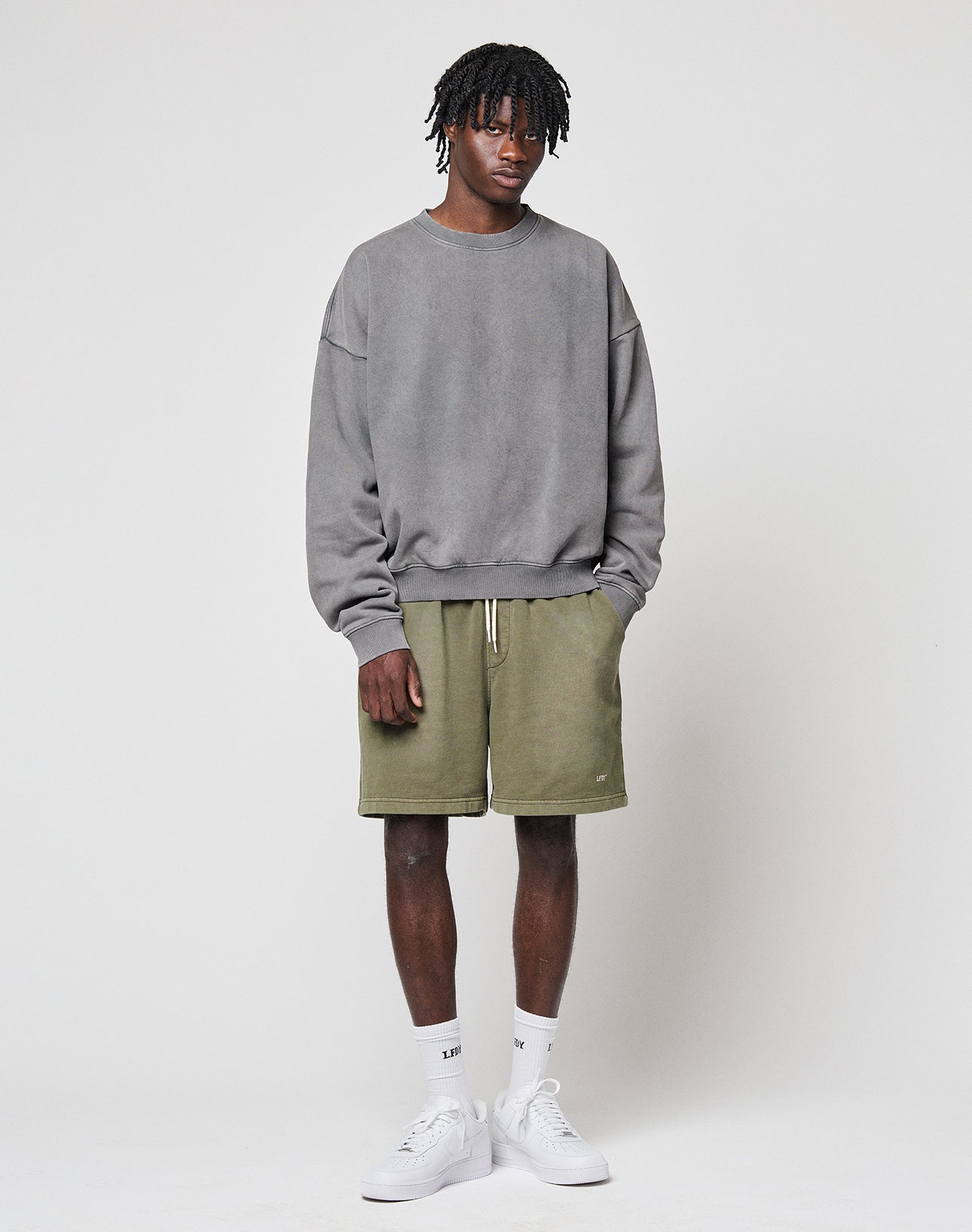 Basic Blank Sweater Grau Shop online now – LIVE FAST DIE YOUNG