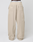 Beige Baggy Nylon Pants von LIVE FAST DIE YOUNG im Wide Fit mit zwei aufgesetzten Fronttaschen und elastischem Bund samt sichtbarem LIV FAST Branding, präsentiert an einer Schaufensterpuppe vor schlicht weißem Hintergrund.