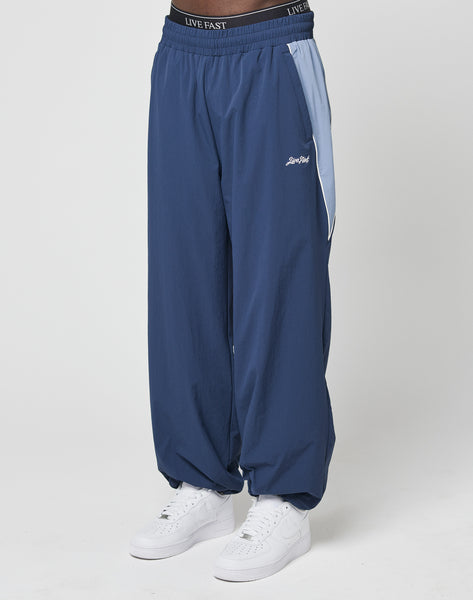 Basic Nylon Trackpants Marineblau: Buy now – LIVE FAST DIE YOUNG