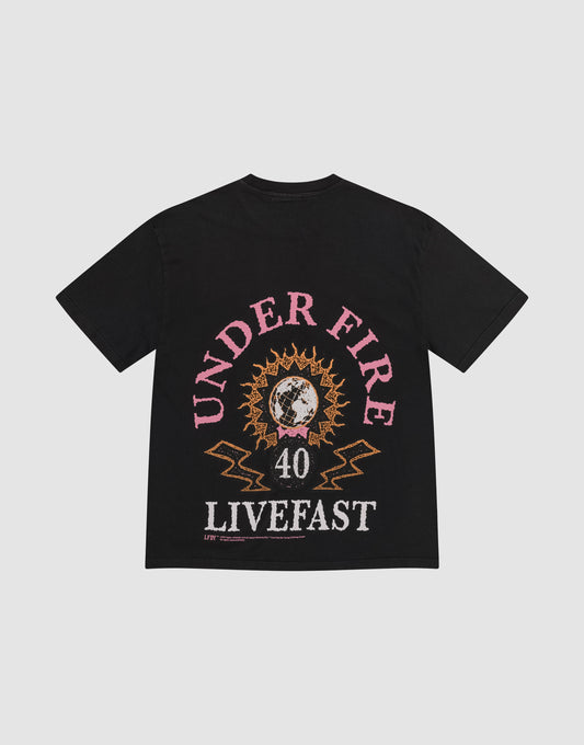 The LFDY Under Fire Tee by LIVE FAST DIE YOUNG features bold "UNDER FIRE" text above a sun globe, number 40, "LIVEFAST," lightning accents, an oversize fit, and is made from 100% Baumwolle. | plain