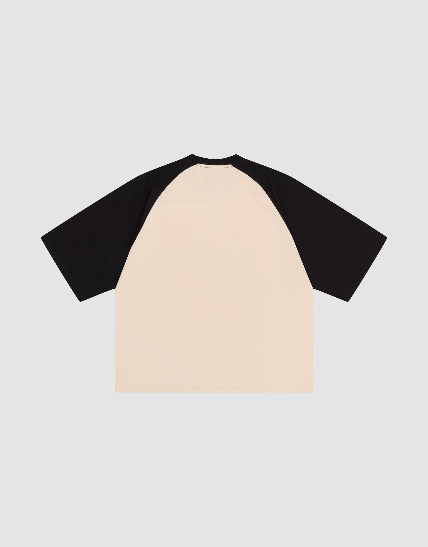 The Live Fast Raglan Tee by LIVE FAST DIE YOUNG features a boxy, oversized fit with beige body and contrasting black raglan sleeves. Made from 100% Baumwolle, it's shown flat from the back against a light gray background.