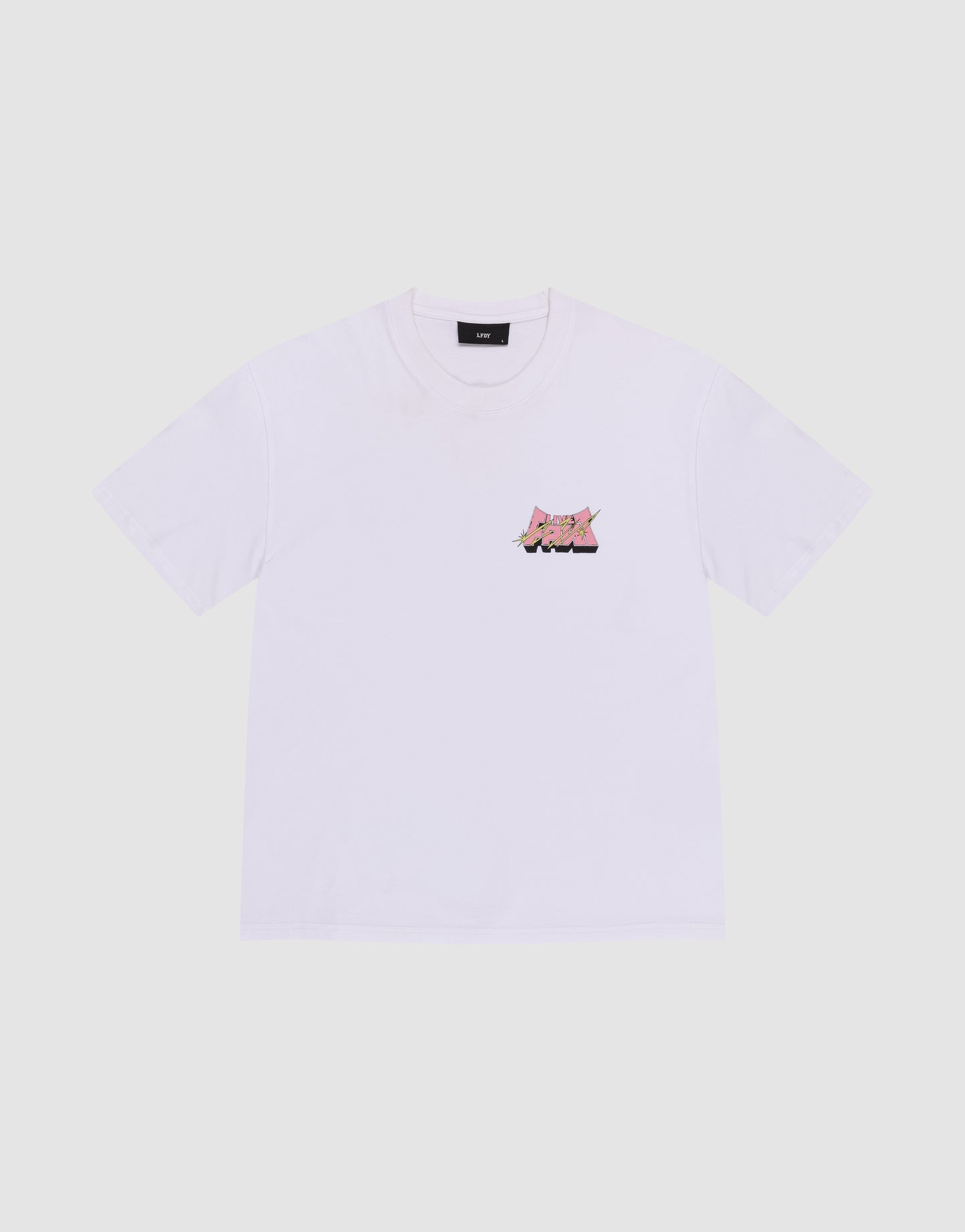 The LFDY Thunder Chest Tee by LIVE FAST DIE YOUNG is a regular fit, light gray short-sleeve shirt made from 100% Baumwolle, featuring a vibrant pink cartoon cat playing an electric guitar on the left chest.