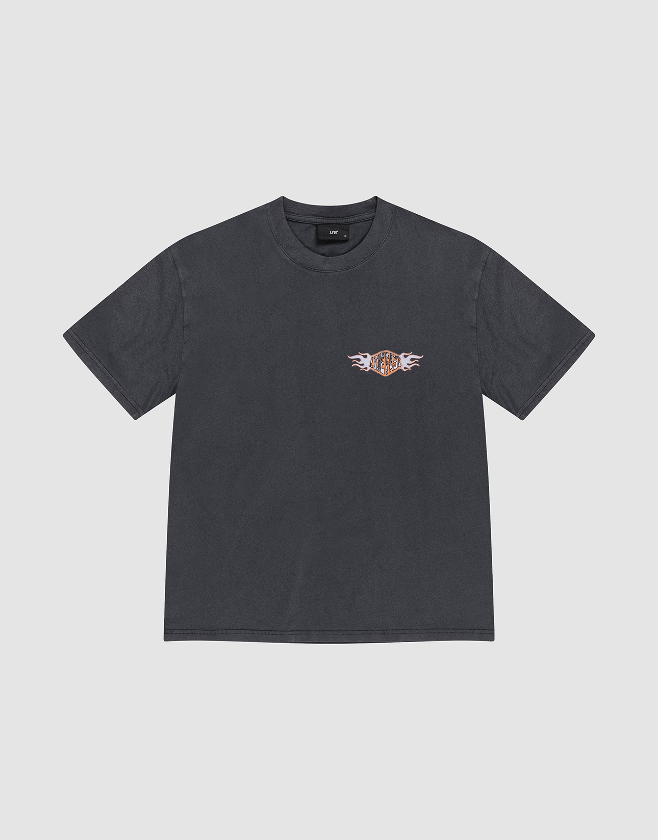 The LFDY Fire Chest Tee by LIVE FAST DIE YOUNG is a regular-fit black T-shirt with a small flaming orange and white logo graphic on the left chest. Made from 100% Baumwolle, it’s shown flat on a light gray background. | plain