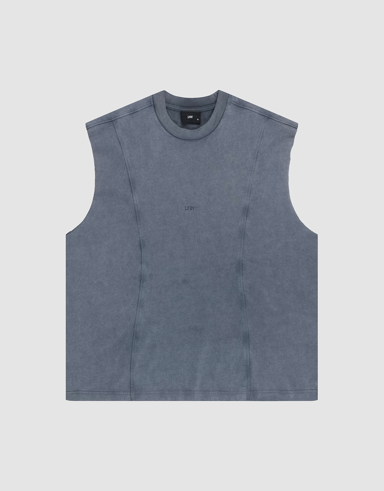 The LIVE FAST DIE YOUNG Heavy Muscle Tank is a sleeveless, faded blue-gray vest with a crew neck and subtle seam lines. Made from 100% Baumwolle in an oversize fit, it features a discreet chest logo and is shown flat on a light gray background. | plain