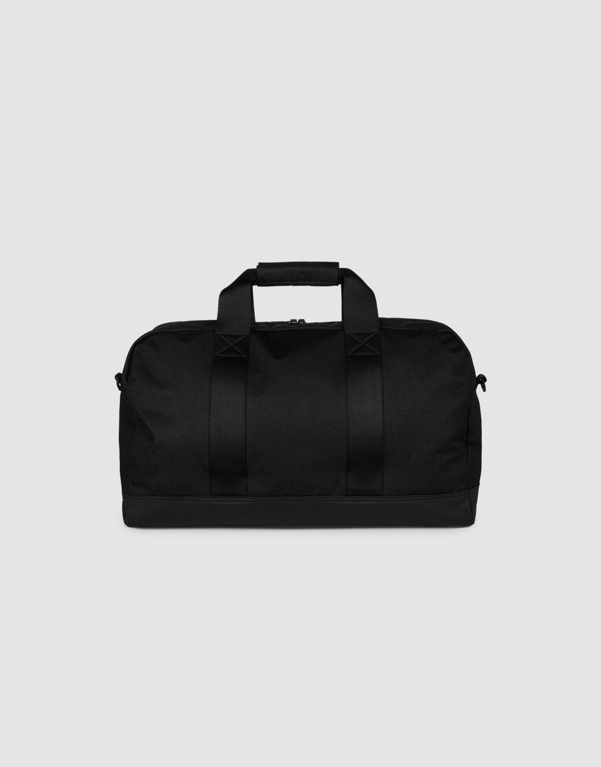 Die LFDY Weekender 50 von LIVE FAST DIE YOUNG ist eine schwarze 30-Liter-Polyester-Tasche mit zwei Griffen, abnehmbarem Schultergurt und Reißverschluss, präsentiert vor schlicht hellgrauem Hintergrund.
