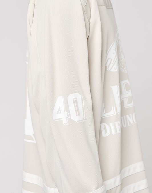 A close-up shows part of the upper body wearing the LFDY Hockey Jersey by LIVE FAST DIE YOUNG in light beige, featuring a number 40 Ärmelprint, white lettering, textured polyester fabric, and an oversized fit.