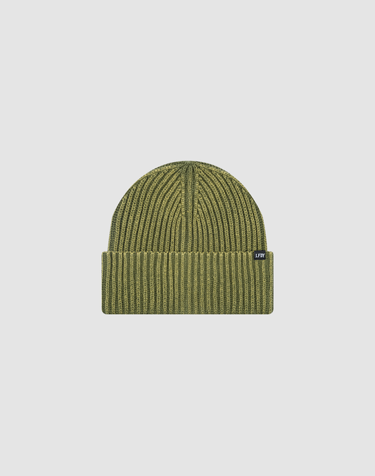 The LIVE FAST DIE YOUNG Washed Rib Knit Beanie in olive green features a ribbed knit design, folded cuff, and a small black flag label, all crafted from 100% Baumwolle and shown on a plain light gray background.