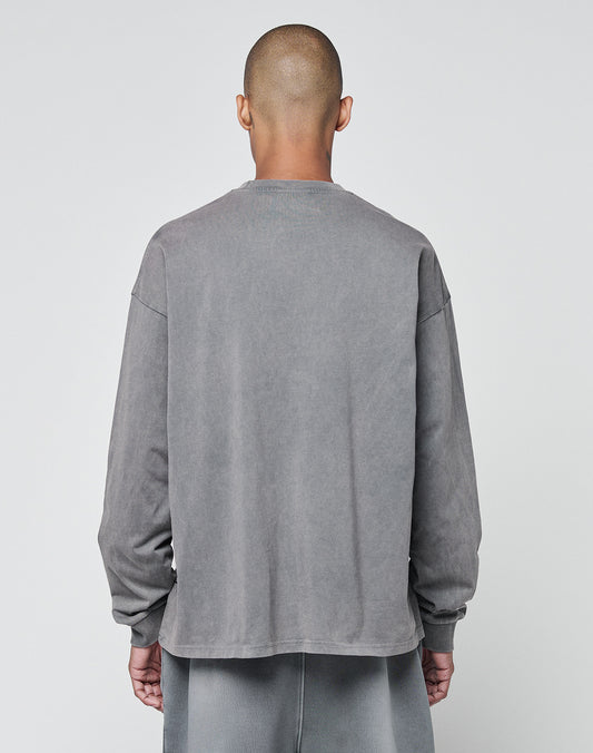 A person with a shaved head stands with their back to the camera, wearing the LIVE FAST DIE YOUNG Basic Longsleeve and matching pants in gray, both made from 100% Baumwolle, against a plain light background.