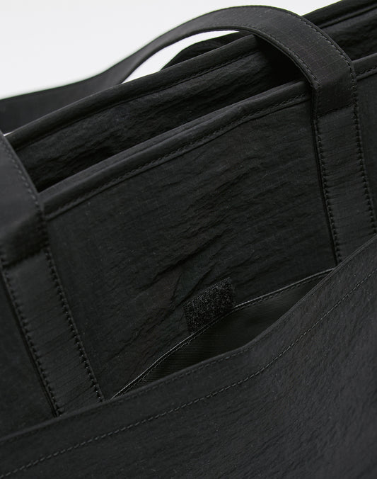 Close-up of the Live Fast Paintbag by LIVE FAST DIE YOUNG—a large black textured nylon tote with sturdy handles, a velcro front pocket, and ample space for Spraydosen or daily essentials.