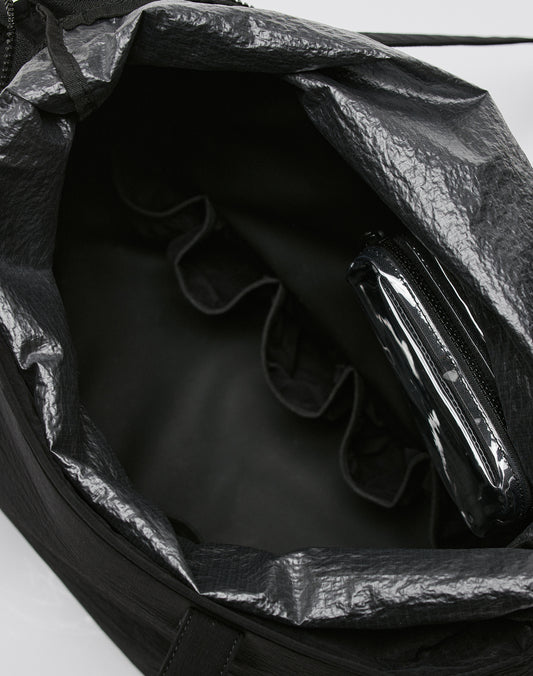 The Live Fast Paintbag by LIVE FAST DIE YOUNG is an open black nylon bag with a shiny, textured interior and several inner pockets—ideal for spraydosen—shown top-down with a zippered pouch (Reißverschluss).