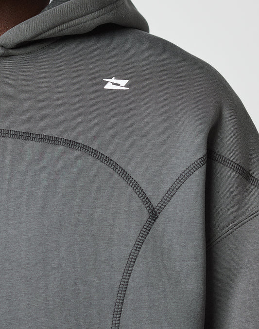 Close-up of the LIVE FAST DIE YOUNG LFDY Active Fleece Hooded Zip in dark gray, featuring black seam details and a small white logo on the chest. Image shows the shoulder and upper chest area of this 100% Baumwolle piece.