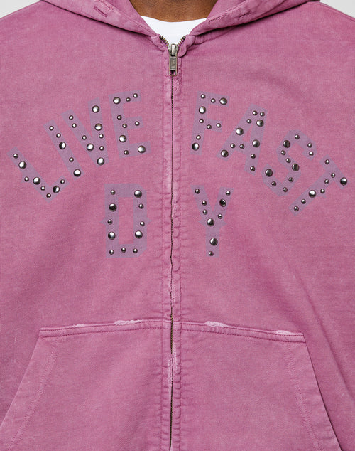 The Live Fast Rivet Hooded Zip by LIVE FAST DIE YOUNG is an oversize mauve zip-up hoodie with studs forming “LIVE FAST” and “D*Y S*”, visible stitching, and handgefertigter Sprayeffekt for a unique style.