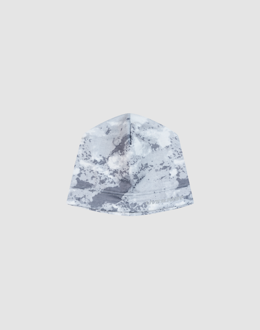 The LIVE FAST DIE YOUNG Performance Beanie is light gray with a white and dark gray camo pattern and a reflektierender Logo Print, shown flat on a plain light gray background.