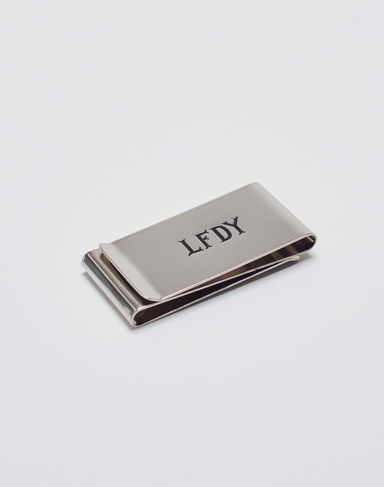 The Basic Money Clip by LIVE FAST DIE YOUNG, made of stainless steel (Edelstahl) with a LFDY engraved logo, Modellnummer LF2305-13597, is displayed on a plain white background. 