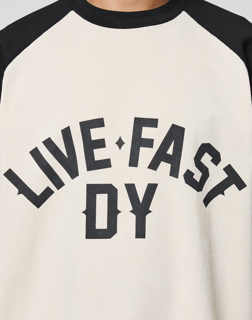 Live Fast Raglan Tee Schwarz Brustlogo