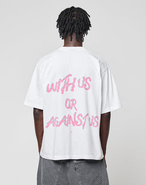 LFDY Against us Tee Weiß von hinten mit rosanem Backprint