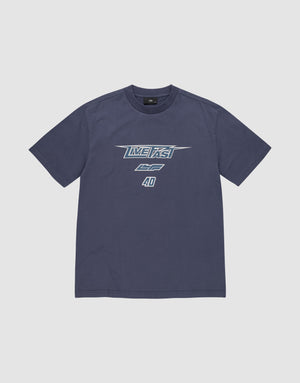 The LFDY Triple Racing Tee by LIVE FAST DIE YOUNG is a navy short-sleeve oversize t-shirt, crafted from 100% Baumwolle, with a bold "LIVE FAST" multilogo front print and racing details on a light gray background. | plain