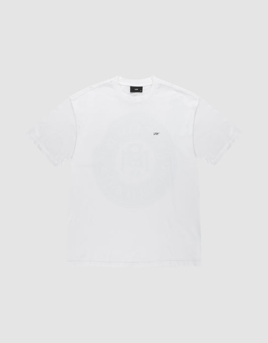 The LFDY Monaco Boys Tee by LIVE FAST DIE YOUNG is a white 100% Baumwolle short-sleeve shirt with a small UFT logo on the left chest, a faint circular center graphic, and subtle Vintage Optik, shown on a light gray background.