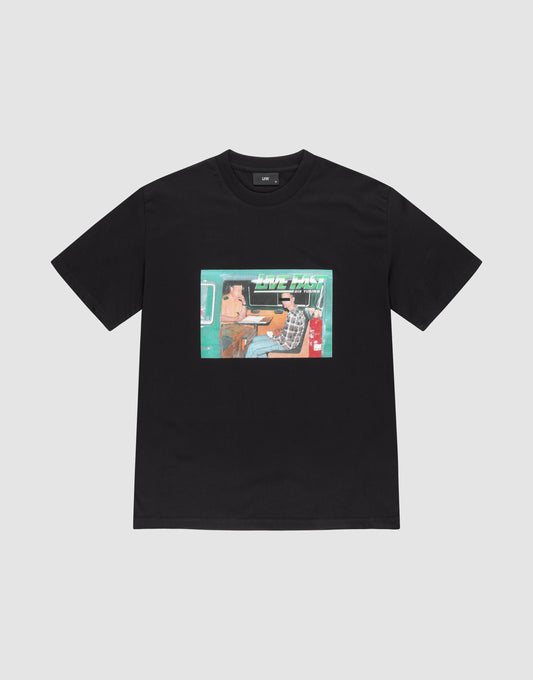 The LFDY Sixers Tee by LIVE FAST DIE YOUNG is a black regular-fit t-shirt with a colorful graphic of two people in a car and "LIVE FAST" in green above. Made from 100% Baumwolle for comfort and style. | plain
