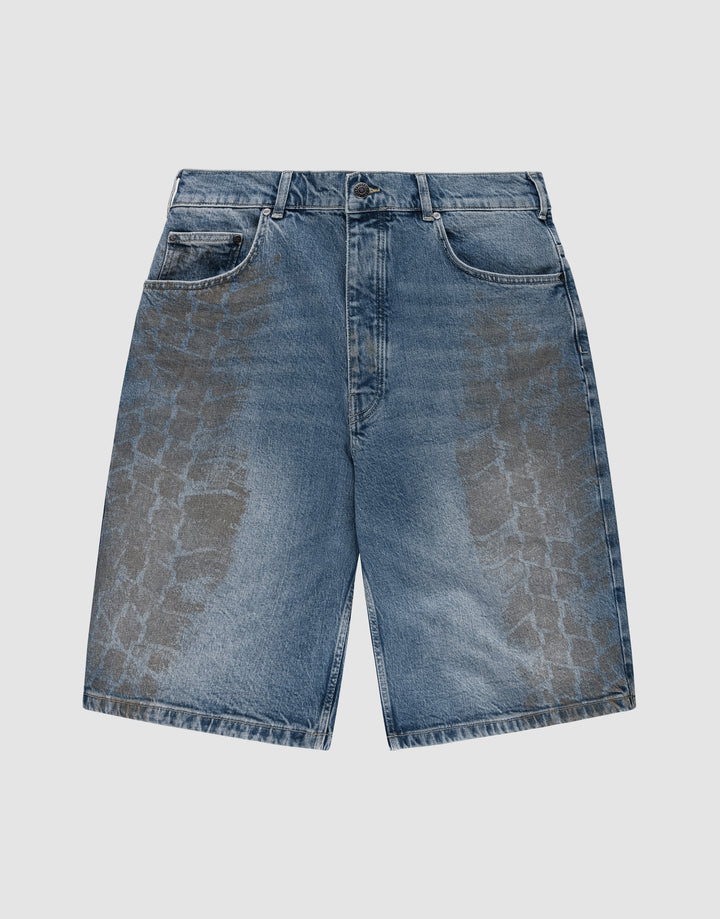 The LFDY Tire Tracks Jorts by LIVE FAST DIE YOUNG feature a baggy fit, straight leg, classic five-pocket design, 100% Baumwolle, button closure, and a faded crocodile skin pattern. Shown on a plain light background. | plain