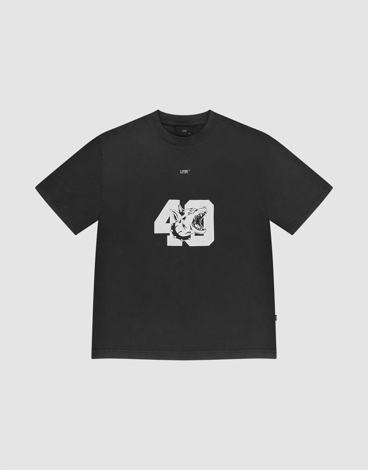 The LFDY 40 Tee by LIVE FAST DIE YOUNG is a black oversize-fit short-sleeve shirt with a bold white "40" and tiger face front print, "LVFT" above, and made from 100% Baumwolle for premium comfort.