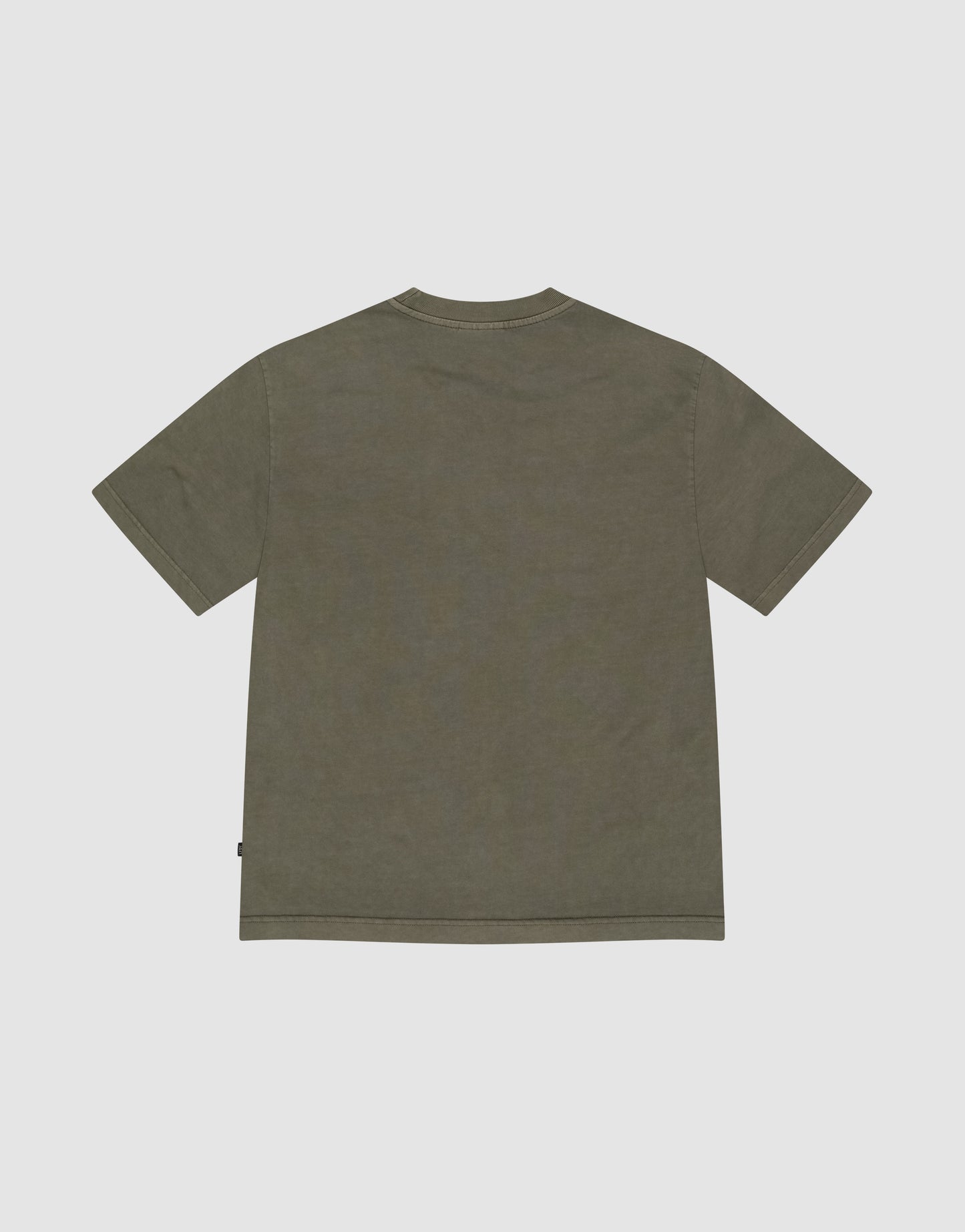 The LIVE FAST DIE YOUNG Basic +49 Tee, an olive green short-sleeve shirt made from 100% Baumwolle, is shown flat on a light gray background, displaying the back side.