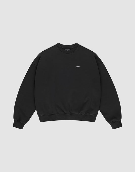 The Basic Evidence Sweater by LIVE FAST DIE YOUNG is a black crewneck with long sleeves, ribbed cuffs, and soft Baumwolle-Polyester blend. Features small white "LIFE" text on the left chest, shown on a light gray background.