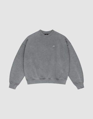 The LIVE FAST DIE YOUNG Basic Chest Sweater is an oversized light gray crewneck made from soft Baumwolle, featuring long sleeves, ribbed cuffs, hem, collar, and a small white LIFE logo on the left chest. | plain