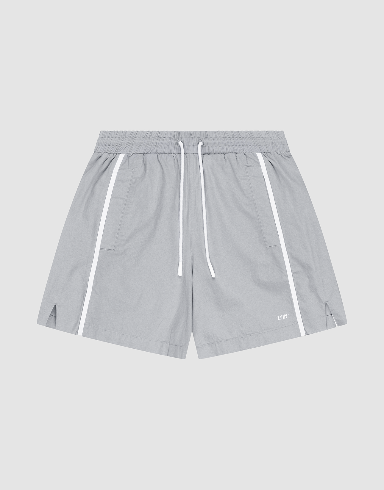 The LIVE FAST DIE YOUNG Basic Cotton Shorts are light gray with an elastic waistband, white drawstrings, side pockets, white side stripes, small hem slits, and a "LITF" logo by the left hem. Regular fit. Made from 100% Baumwolle. | plain