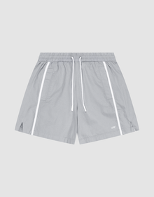 The LIVE FAST DIE YOUNG Basic Cotton Shorts are light gray with an elastic waistband, white drawstrings, side pockets, white side stripes, small hem slits, and a "LITF" logo by the left hem. Regular fit. Made from 100% Baumwolle. | plain